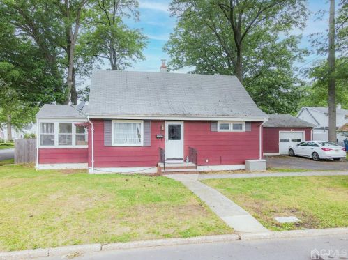 43 Park Ave, Avenel, NJ 07001-1447