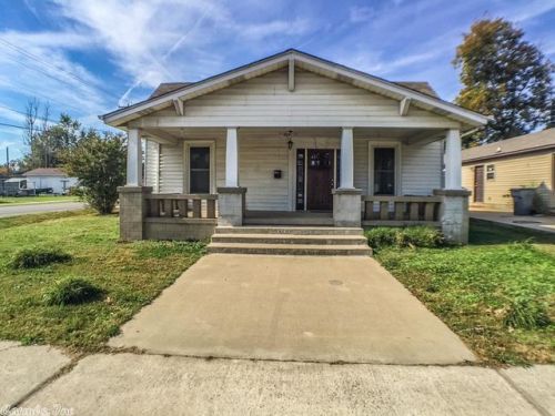 520 6th St, Paragould, AR 72450-3505