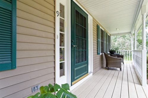 9 Spring St, Pelham, NH 03076-2826