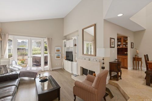 20 Grenada Ct, Manhattan Beach, CA 90266-0072