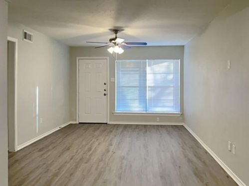 112 Berkshire Ln, Fort Worth, TX 76134-2903