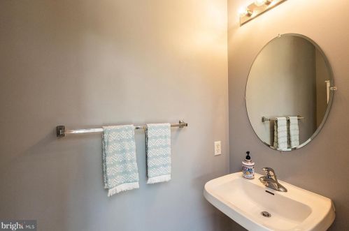 673 Royal Vw Dr, Lancaster PA  17601-2873 exterior