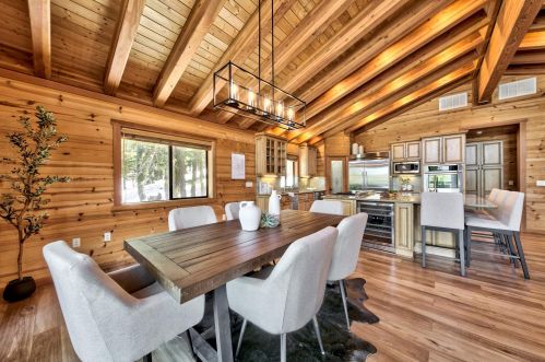 11030 Ski Slope Way, Truckee CA  96161-6603 exterior