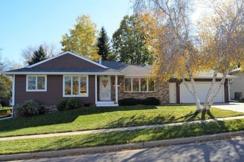 707 Burgess Rd, Yankton, SD 57078-1885