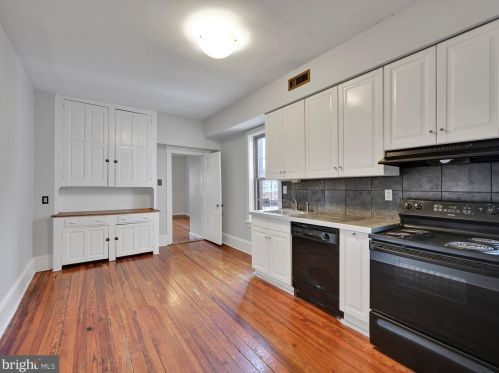 218 Duke St, Lancaster PA  17602-4205 exterior