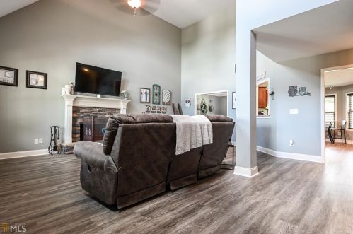 541 Lake Vista Dr, Jefferson GA  30549-4605 exterior