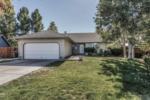 923 20th Ct, Eagle Crest, OR 97756-8419