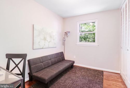 5502 Kings Park Dr, Springfield VA  22151-1106 exterior