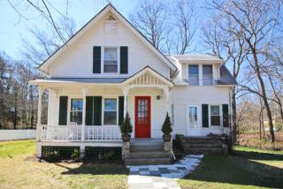 2 Comstock Hill Ave, Norwalk, CT 06850-1504