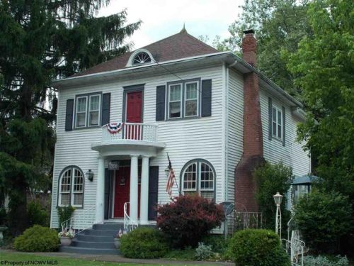 31 Pennsylvania Ave, Hundred, WV 26575