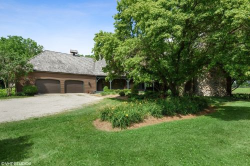 16421 Whipple Rd, Sycamore, IL 60178-8807