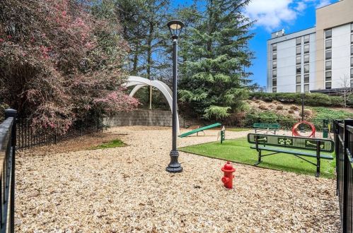 795 Hammond Dr, Atlanta GA  30328-5517 exterior