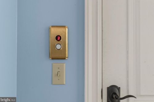 782 5th St, Philadelphia PA  19147-3036 exterior