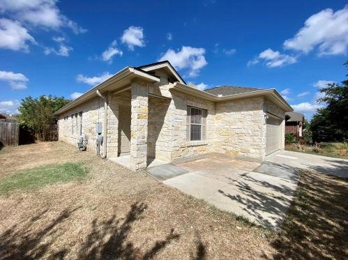157 Poplarwood Dr, Uhland TX  78640-5751 exterior