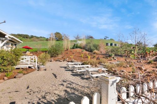 7670 Crews Rd, Gilroy CA  95020-9558 exterior