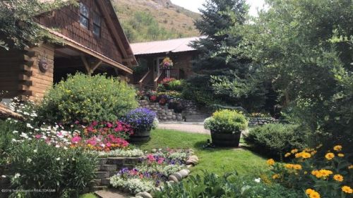 7950 Porcupine Creek Rd, Jackson, WY 83001-8831