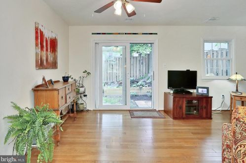 9271 Sprucewood Rd, Springfield VA  22015-3559 exterior