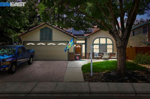 145 Quail Meadows Ln, Tracy, CA 95376-5245