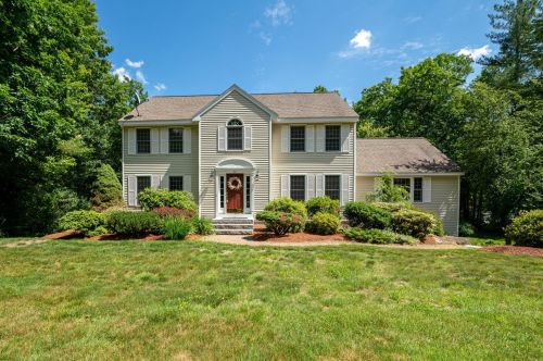 24 White Plains Ave, Londonderry, NH 03053-4608