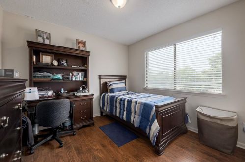 6430 Bridgewater Dr, Austin TX  78723-3927 exterior