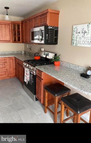 28 Ginger Ln, Willingboro, NJ 08046-3210