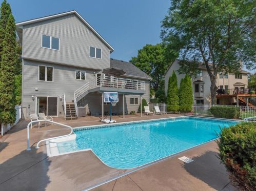 664 Bridle Ridge Rd, Saint Paul MN  55123-1681 exterior