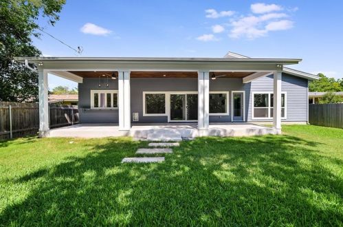 8208 Burrell Dr, Austin TX  78757-8339 exterior