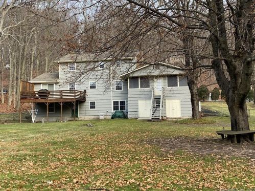 33 Treeland Rd, Huntington, CT 06484-2730