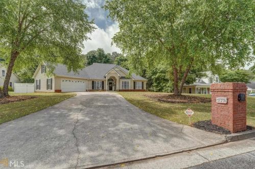 135 Vinnys Ter, Porterdale, GA 30014-8910