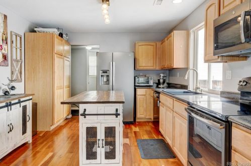 9841 Chambers Dr, Denver CO  80022-9314 exterior