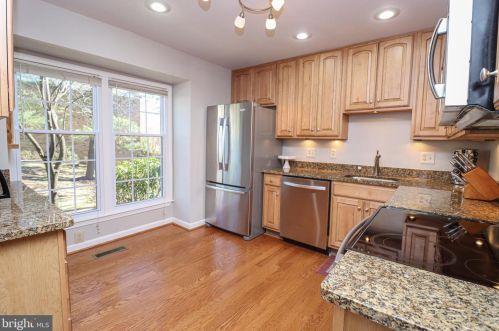 4436 Chase Park Ct, Annandale, VA 22003-5728