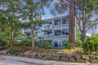 907 163rd St, Seattle, WA 98133-5674