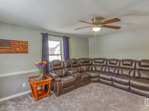 404 Charles St, Sycamore, IL 60178-2102