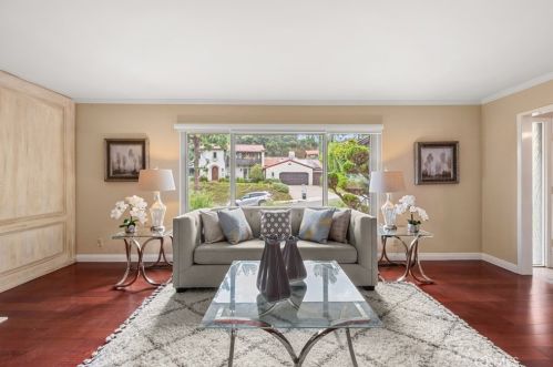 1430 Greenbriar Rd, Glendale CA  91207-1053 exterior