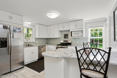 1 Palmer Ln, Riverside, CT 06878-2308
