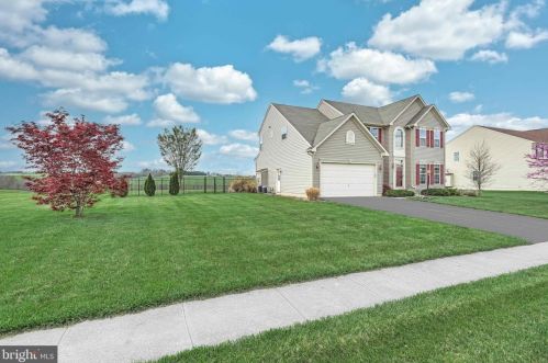 1535 Karens Way, York, PA 17402-8546