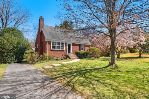 6105 Fox Hill St, Springfield, VA 22150-2428