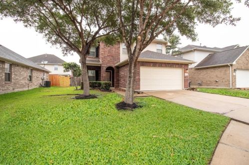 2002 Vermillion Oak St, Fresno, TX 77545-2050
