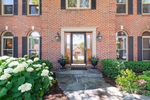 800 Rotolo Ct, Batavia, IL 60510-8627