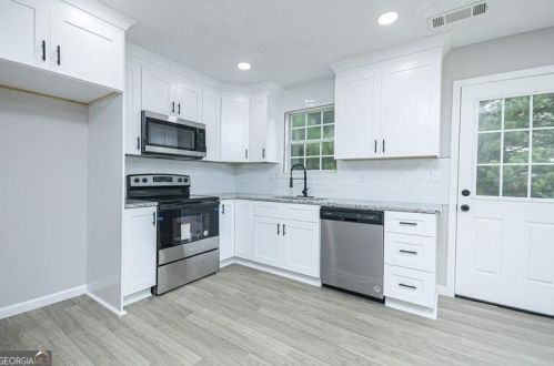 5484 Denny Dr, Atlanta GA  30349-5223 exterior