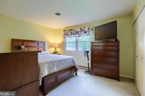 2410 Creek View Dr, Lancaster PA  17602-1450 exterior