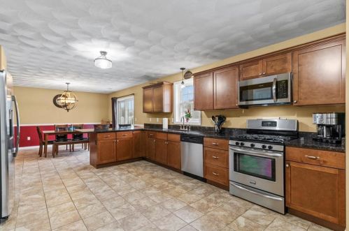 173 Park Ave, Warwick, RI 02889-5110