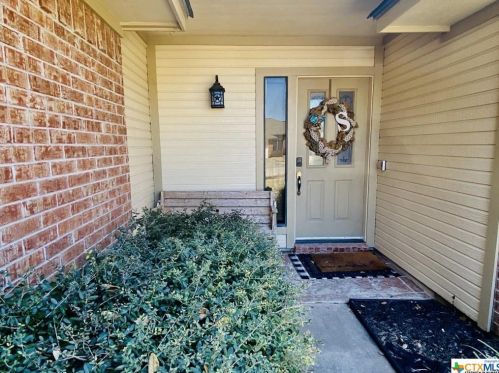 221 Spur Dr, Victoria, TX 77904-3218