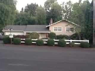 511 74th St, Vancouver, WA 98665-8414