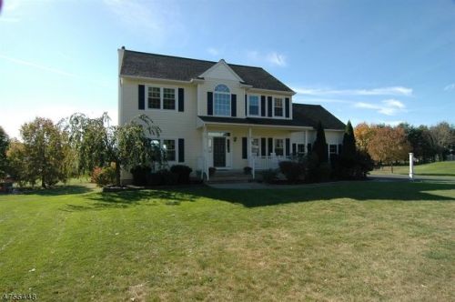 8 Windsor Pl, Hackettstown, NJ 07840-3429