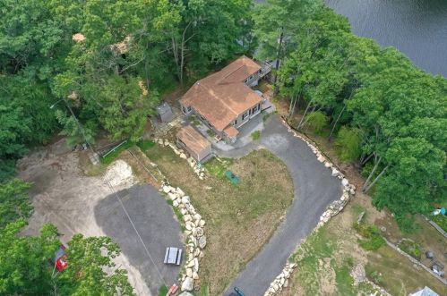 81 Whiting Ln, Glocester, RI 02859-1312