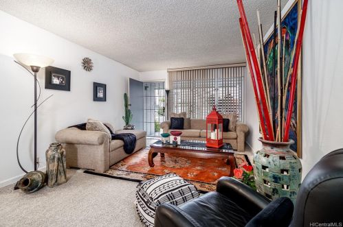 1047 Ala Nanu St, Honolulu, HI 96818-1740