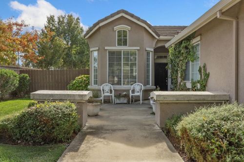 2560 Paradise Dr, Lodi, CA 95242-8326