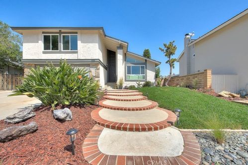 6581 Carnegie Ave, Anaheim, CA 92807-5007