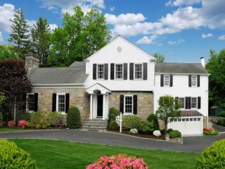 22 Echo Ln, Greenwich, CT 06830-4728